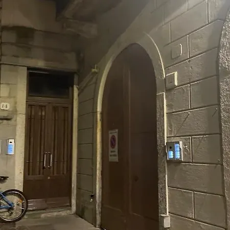 6 Posti Como Centro Storico Апартаменты *